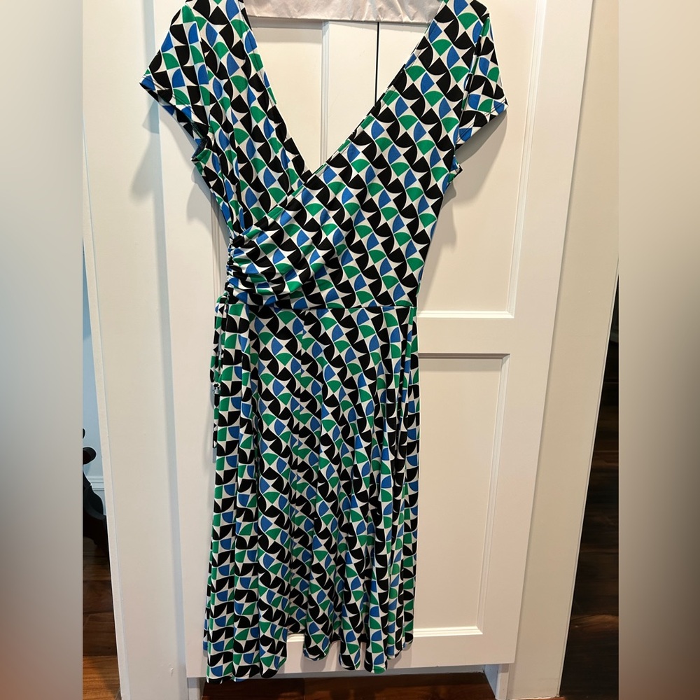 Light stretch dress with fun pattern